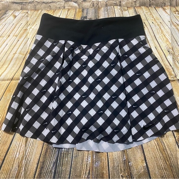 NWT Nike Core Club Print Dri-FIT Tennis Skirt Skort DX1142-010 - Picture 2 of 7